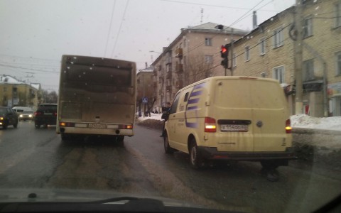 В Кирове автобус столкнулся с машиной инкассаторов