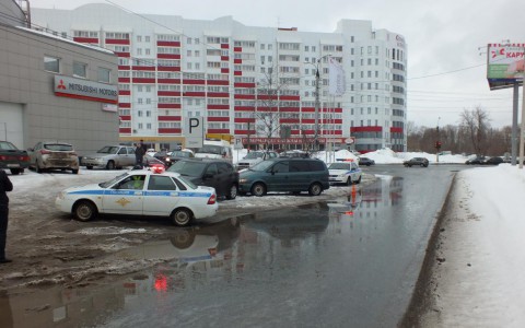 В Кирове мужчина умер от сердечного приступа за рулем авто