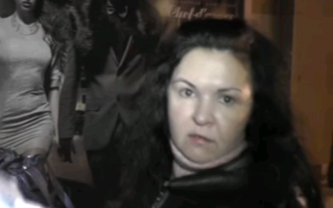 В Кирове пьяная женщина за рулем авто врезалась в стену, скрываясь от полицейских