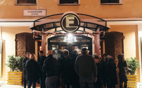 Бар «Фабрика» заплатит штраф в 100 тысяч рублей за косметический ремонт здания