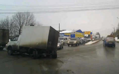 Видео: в Кирове у грузовика на ходу отпали колеса