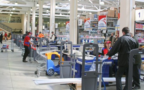 Кировчан приглашают на открытие торгового центра "Аксон"