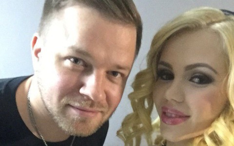 Катя Самбука в Кирове обливалась маслом и раздевалась на сцене