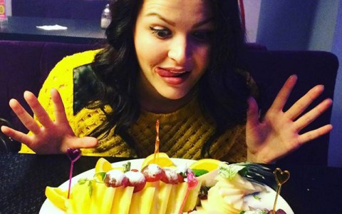 Портрет женщины цифрами Кировстата: ест 86 килограммов фруктов в год и живет дольше мужчины