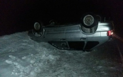На Советском тракте опрокинулась на крышу легковушка