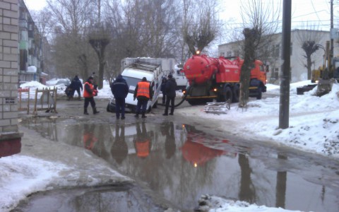 В Кирове ГАЗель провалилась под асфальт