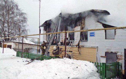 В Кирове 76-летний пенсионер вынес на руках жену из горящего дома