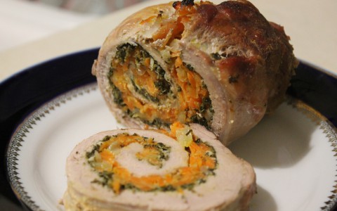 Мясной рулет с овощами и травами: настоящее украшение праздничного стола