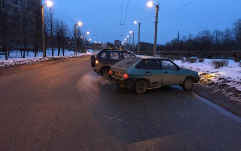 ДТП из-за ДТП: на улице Солнечной столкнулись четыре машины