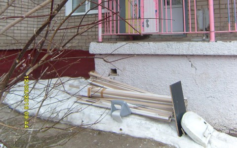 Кировчанин нашел свалку люминесцентных ламп в Юго-Западном районе