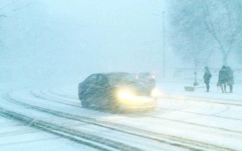 Пурга, мокрый снег, сильный ветер и гололед: из-за непогоды в Кирове случился транспортный коллапс