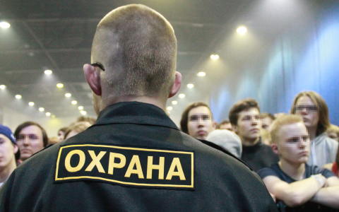 Два парня пожаловались в прокуратуру на то, что их не пустили в кировский гей-клуб