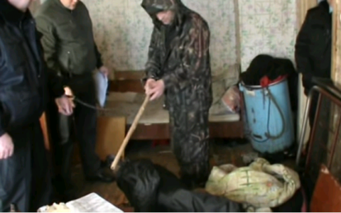 Чепчанин до смерти избил свою мать: появилось видео с места происшествия