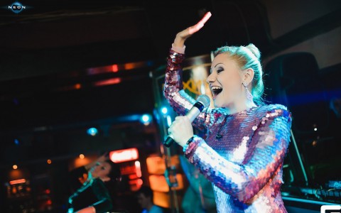 Сегодня сольный концерт хаус-дивы. Леона Аврелина на сцене РЦ NEON