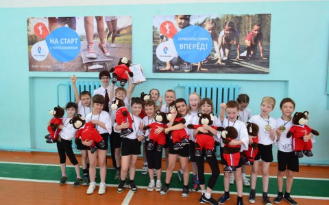 Кировские первоклассники приняли участие в спортивном празднике "На старт с Ростелекомом"