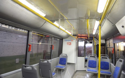 Школьниц высадили из якобы сломанного троллейбуса: девочки шли пешком от ТЭЦ-4 до Авитека