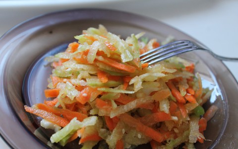 Постный рецепт: салат с зеленой редькой