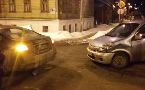 В центре Кирова нетрезвый водитель врезался в автомобиль и скрылся с места ДТП