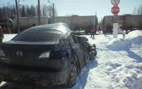 В Кировской области поезд снес автомобиль: подробности происшествия