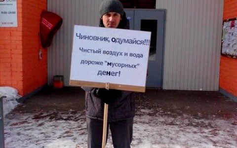 Слобожане вышли на одиночные пикеты против строительства полигона ТБО в Осинцах