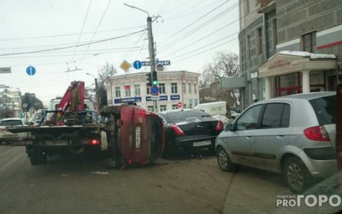 Водителем Jaguar, на который упала «Калина», оказался кировский врач