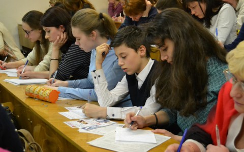 "Урок русского языка с Pro Городом": слитно, раздельно, через дефис - проверь свои знания