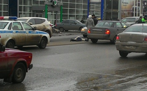 На улице Московской водитель Hyundai сбил перебегавшую дорогу женщину