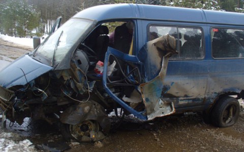 В Кировской области пассажирская «ГАЗель» влетела в дорожное ограждение