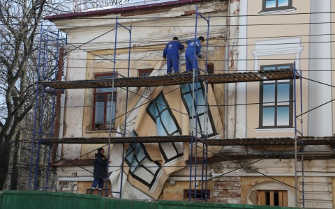 Дождались: в Кирове началась реставрация фасада Репинского особняка