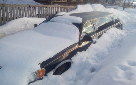 Приставы забрали у жителя Омутнинска лимузин за долги