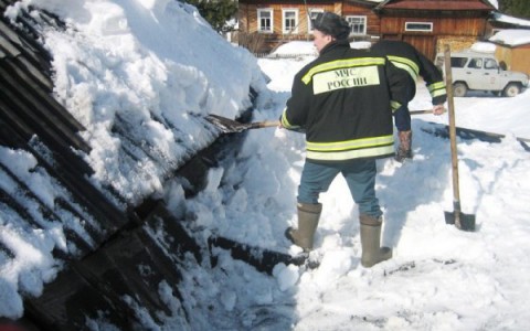 В Кировской области рухнул пристрой дома, где находилась женщина