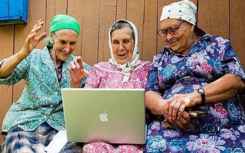 600 бабушек научат общаться в социальных сетях