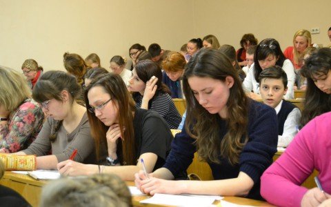 "Уроки русского языка": кировчане будут учиться расставлять запятые