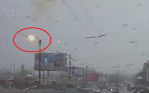 В Кирове на улице Ломоносова  загорелась троллейбусная линия