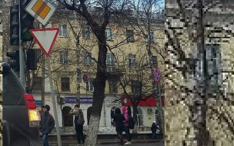 На Труда дорожный знак установили так, что водители не видят сигнал светофора