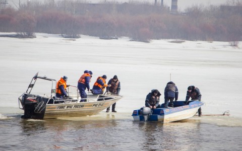 На реке Вятке «спасли» с льдины двух рыбаков