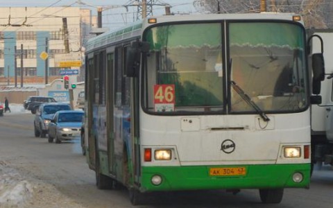 В кировском автобусе пострадала пенсионерка