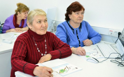 Кировских бабушек и дедушек научат пользоваться Интернетом