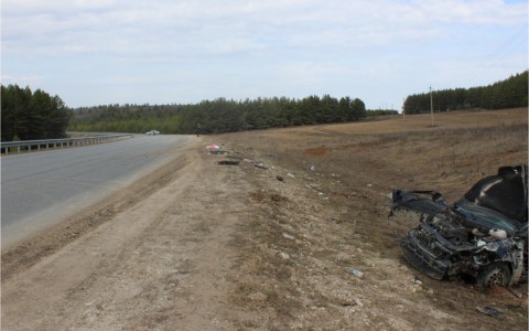 В Кировской области перевернулся ВАЗ: погиб молодой водитель