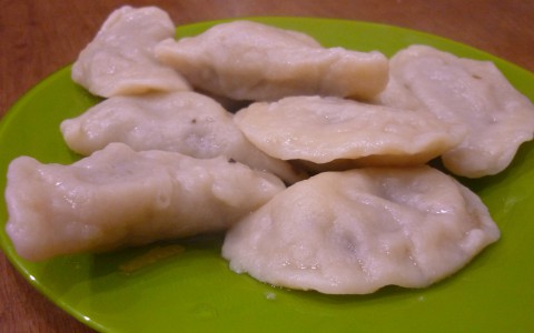 Постный рецепт: вареники с сухими грибами и квашеной капустой