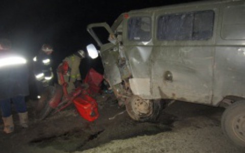 В Кировской области столкнулись легковушка и трактор