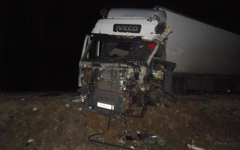 В Кировской области фура врезалась в два грузовика: 27-летнего пострадавшего срочно госпитализировали