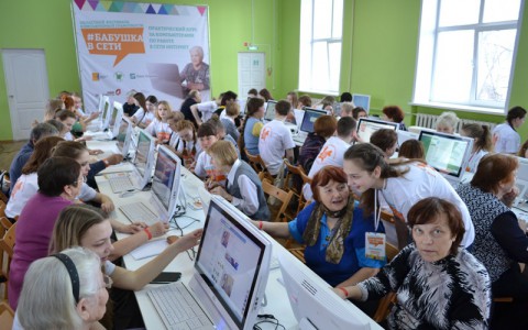 Вятские "Бабушки в Сети" познали азы компьютерной грамоты
