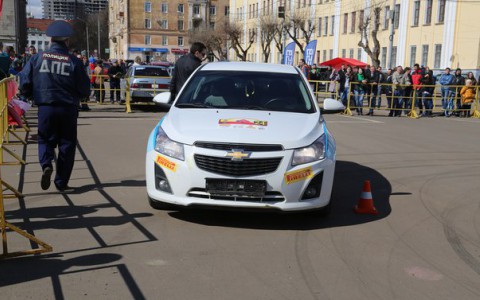 Полиция проводит проверку по факту аварии во время ралли на Театральной площади