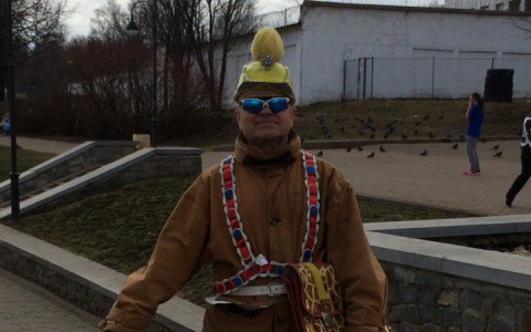 "Одевается лучше многих": кировчане оценили новый костюм Вятского модника