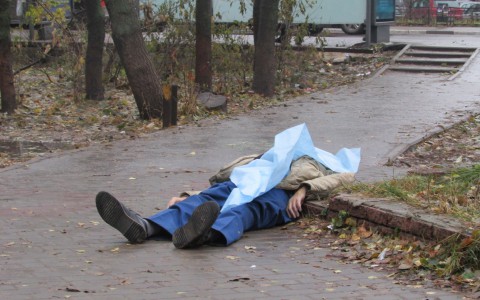 В Курске на улице обнаружили тело мужчины: в убийстве подозревается кировчанин