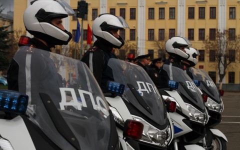 Кировские улицы начали патрулировать инспекторы на мотоциклах