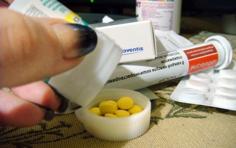 В кировской школе нашли таблетки, срок годности которых вышел 22 года назад