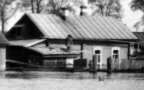 Это надо видеть: 24 архивных фото о том, как разливалась Вятка десятилетия назад