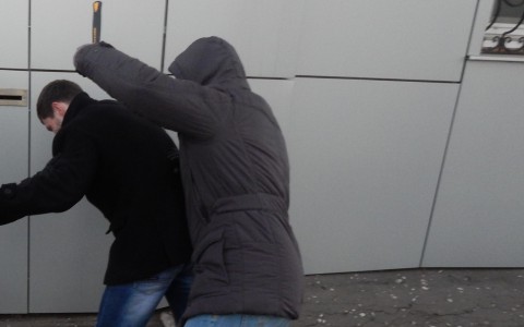 Вынесли приговор 17-летнему подростку из Чепецка, который без причины разбил голову прохожему